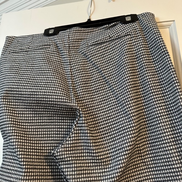 Ladies summer slacks - Picture 2 of 2